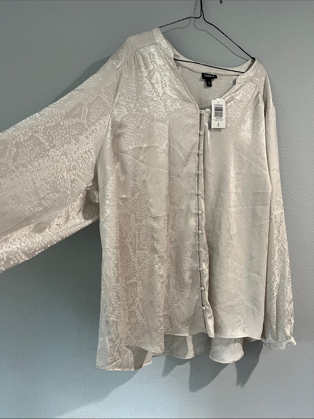 NWT Torrid Champagne-Blend Satin Button Blouse 4X